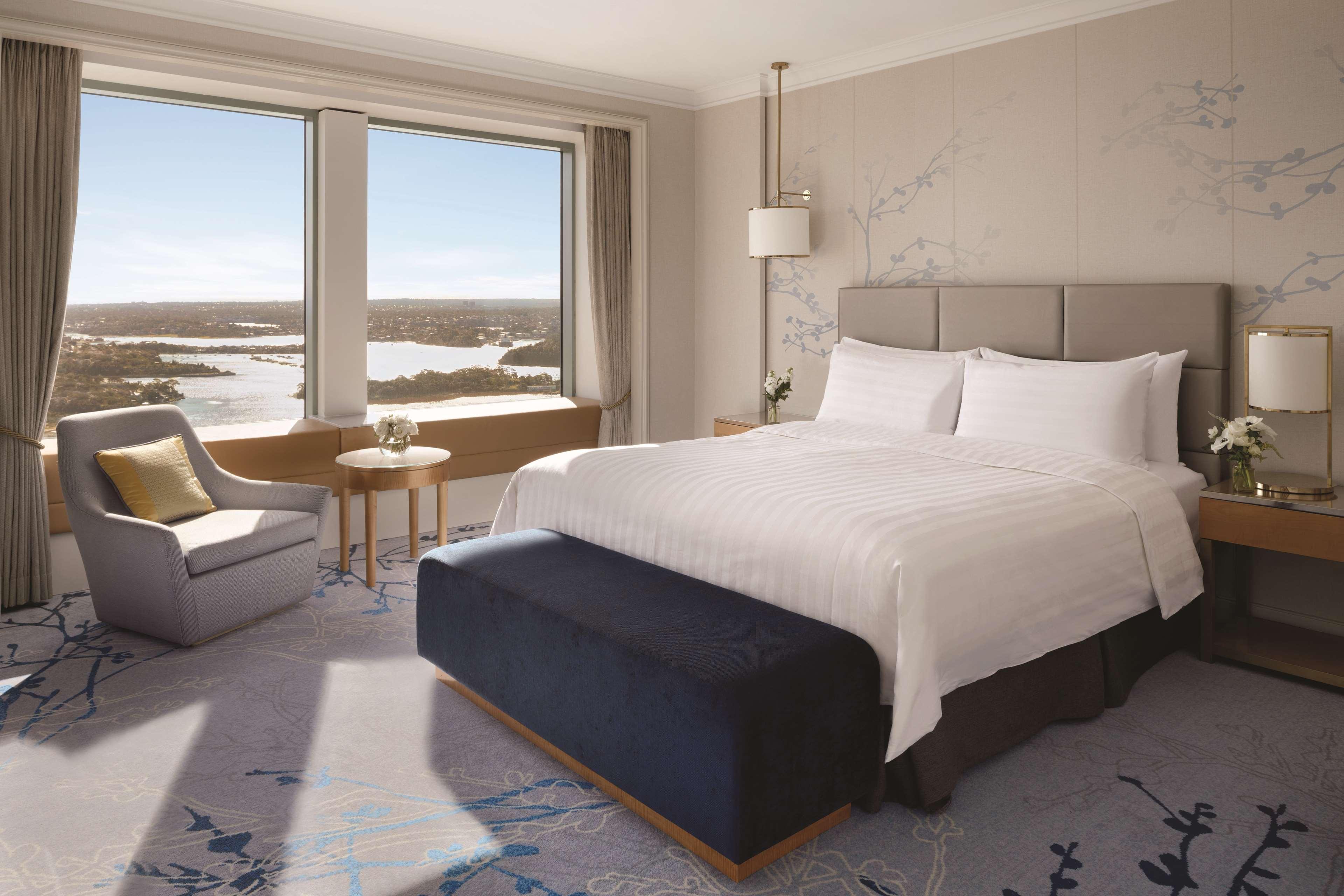 Shangri-La Sydney Esterno foto A room at the Mandarin Oriental, Hong Kong