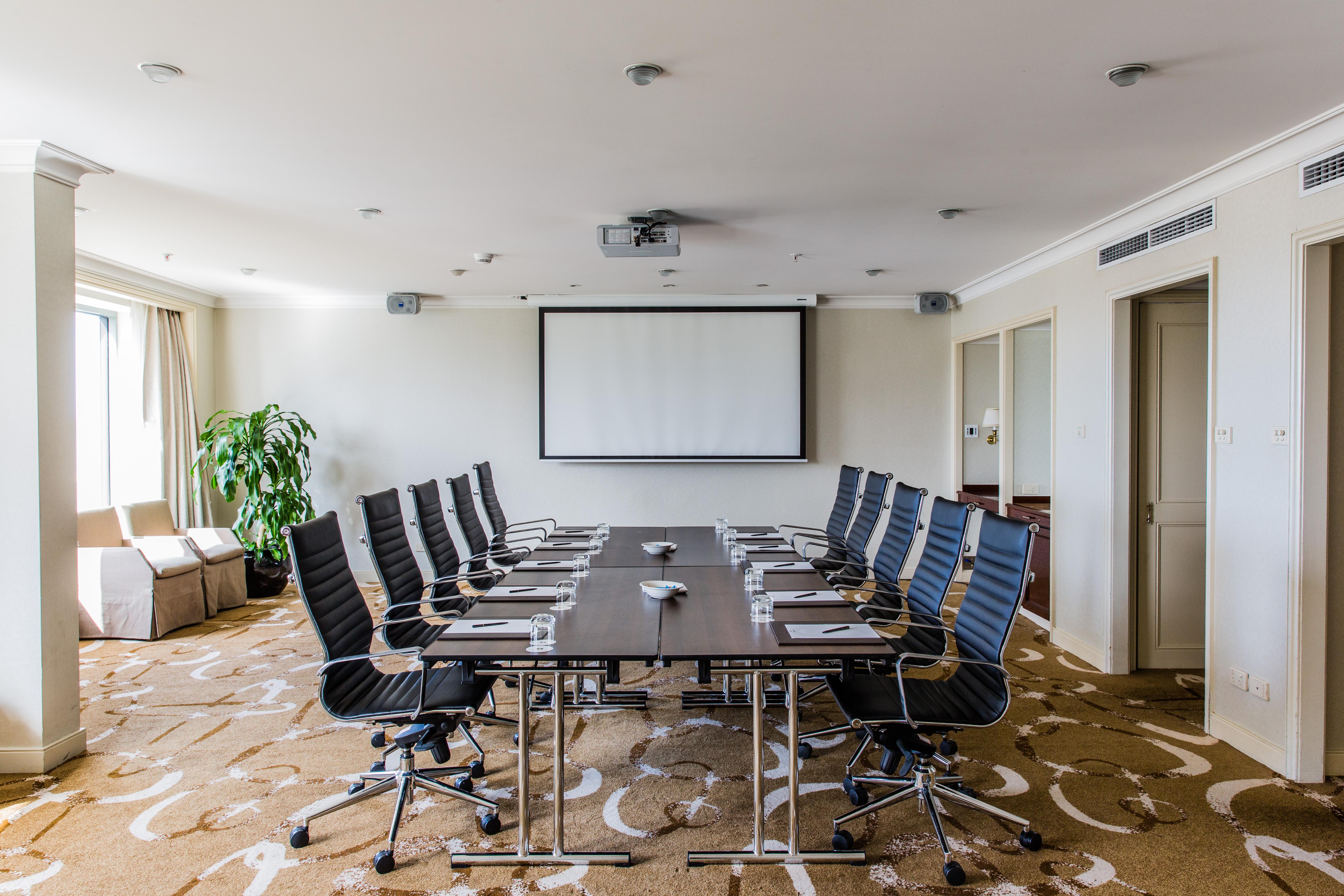 Shangri-La Sydney Esterno foto A meeting room at the hotel