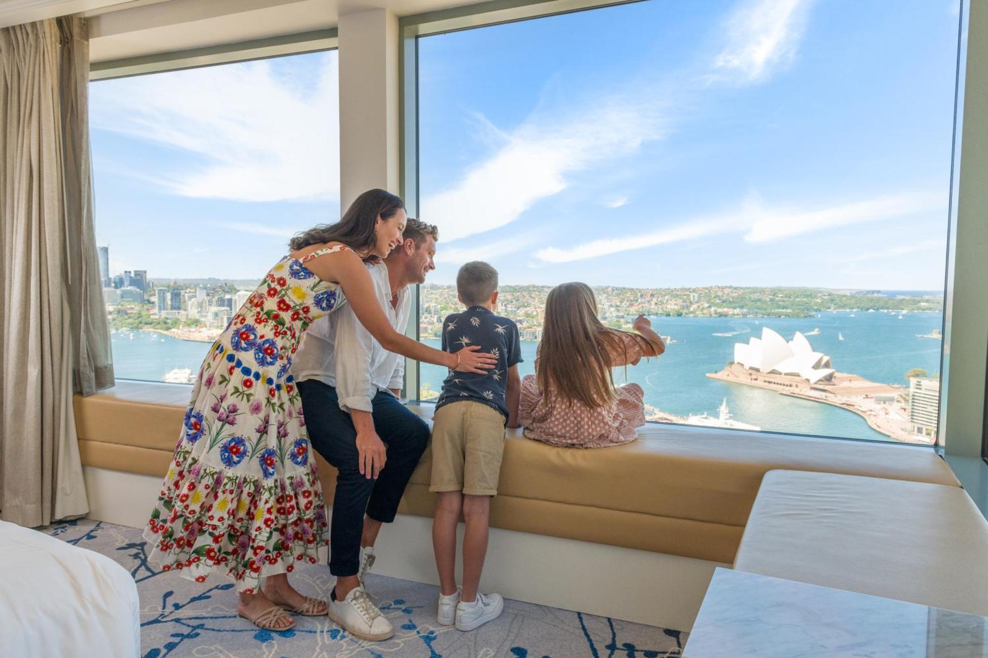 Shangri-La Sydney Esterno foto Family at the Sydney Opera House