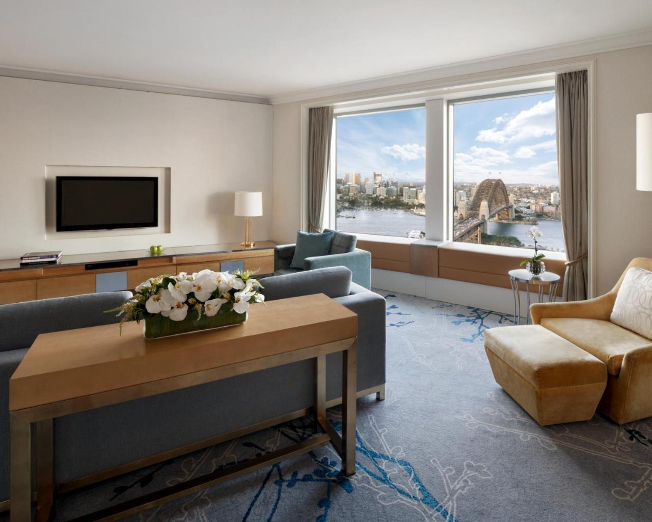 Shangri-La Sydney Esterno foto A view of Sydney Harbour Bridge from a suite at the Sydney Opera House